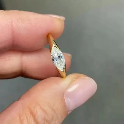 Huitan Smooth Rings for Women High-quality Gold Color Wedding Engagement Promise Rings Anniversary Gift Timeless Style Jewelry