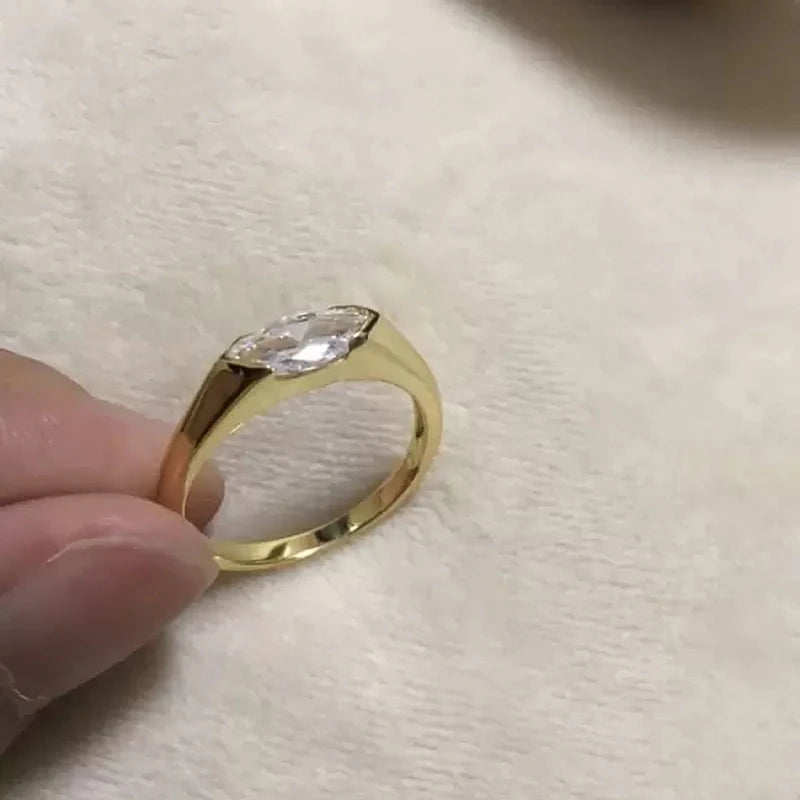 Huitan Smooth Rings for Women High-quality Gold Color Wedding Engagement Promise Rings Anniversary Gift Timeless Style Jewelry