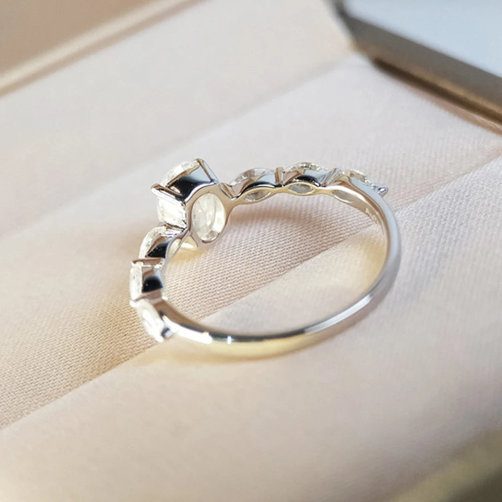 Huitan Dainty Women Engagement Rings AAA Cubic Zircon Silver Color Delicate Proposal Ring for Lover High Quality Wedding Jewelry