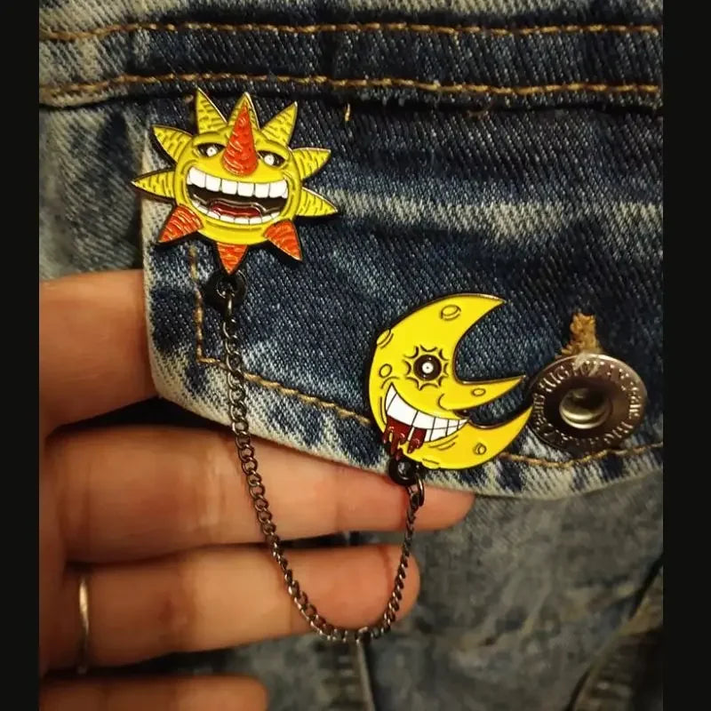 Anime Soul Eater The Sun N Moon Brooch Pins Chain Badge Backpack Decoration Nights of Halloween Jewelry Accessories