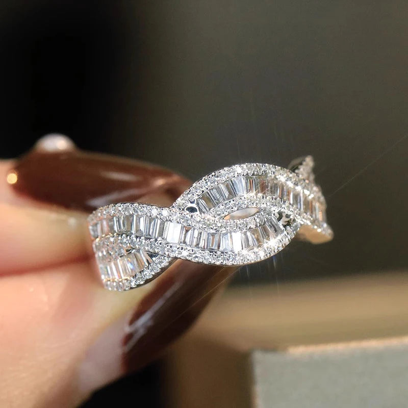 Huitan Twisty Design Women Rings Inlaid Bright Cubic Zirconia For Wedding Party Engagement Delicate Elegant Accessories Jewelry