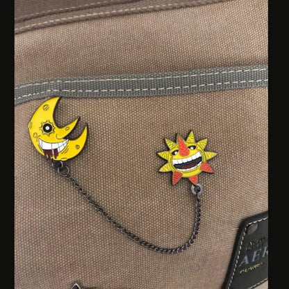 Anime Soul Eater The Sun N Moon Brooch Pins Chain Badge Backpack Decoration Nights of Halloween Jewelry Accessories