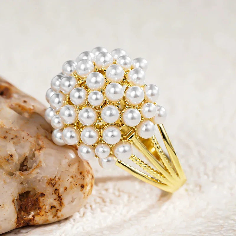 Huitan Elegant Women Rings Imitation Pearl Flower Shaped Romantic Wedding Engagement Anniversary Accessories Sweet Jewelry Gift